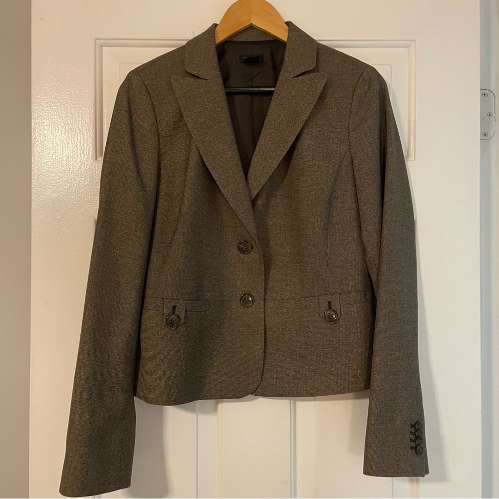 Ann Taylor Brown Blazer Lined, 2 Button Front Closure, size 6